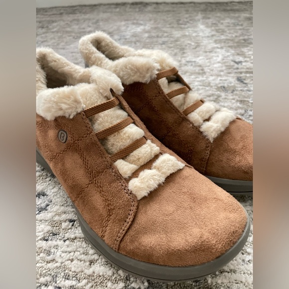 Bzees Golden Faux Fur Bootie Shoe Size 8.5 - Picture 11 of 11